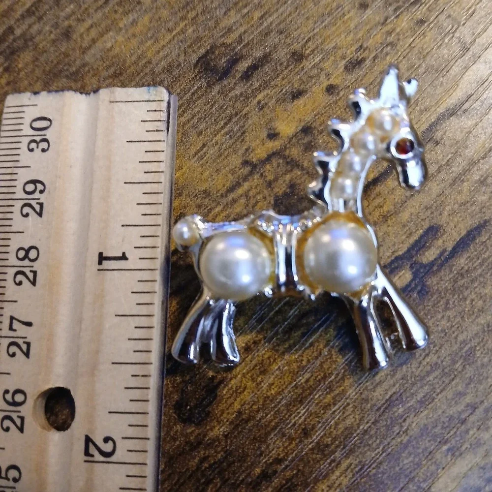 Vintage Faux Pearl Bubble Horse Brooch Pin Gold Tone Red Ruby Eye 1.5